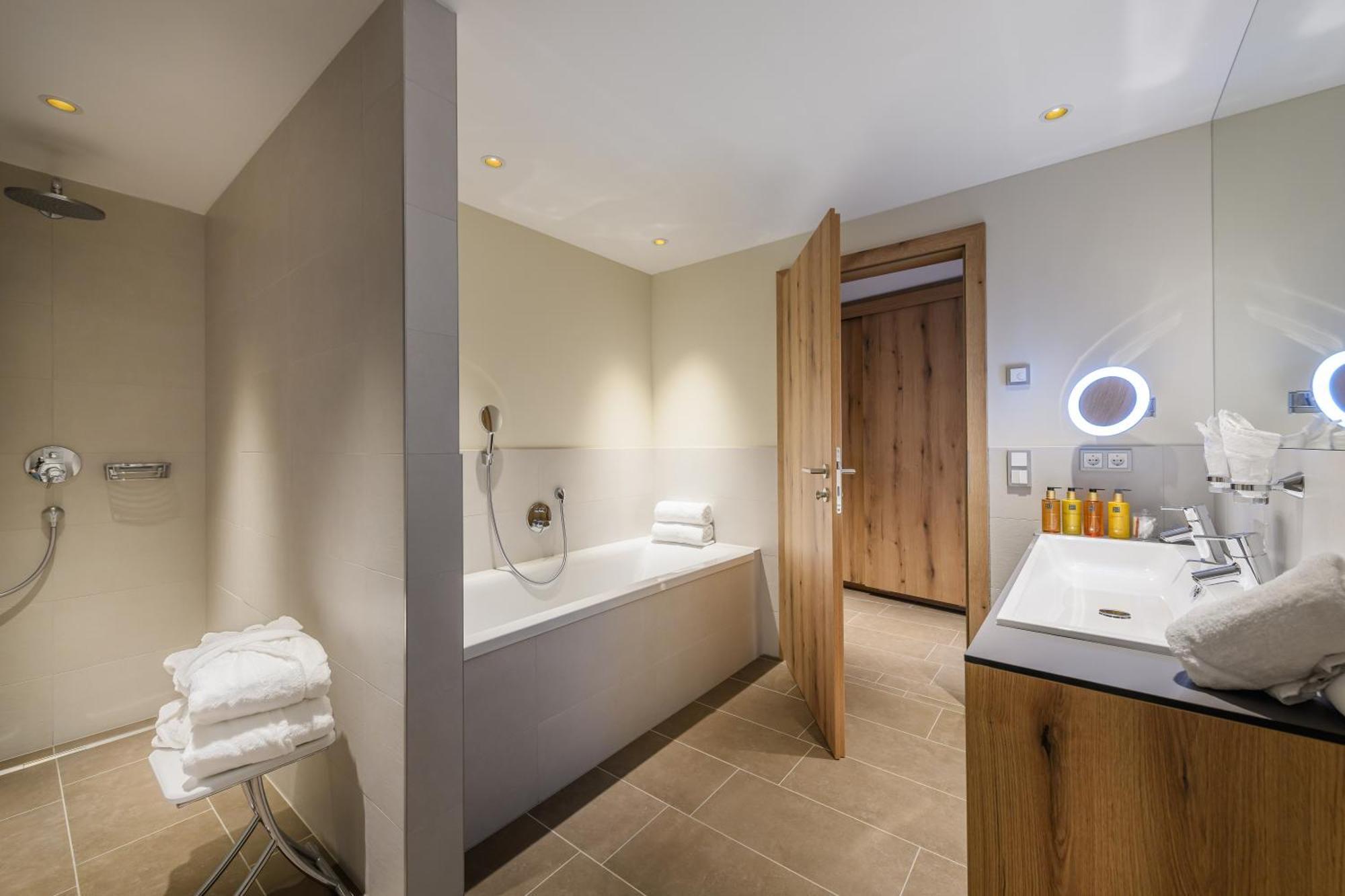 Alpinresort Valsaa - Sport & 4* Saalbach